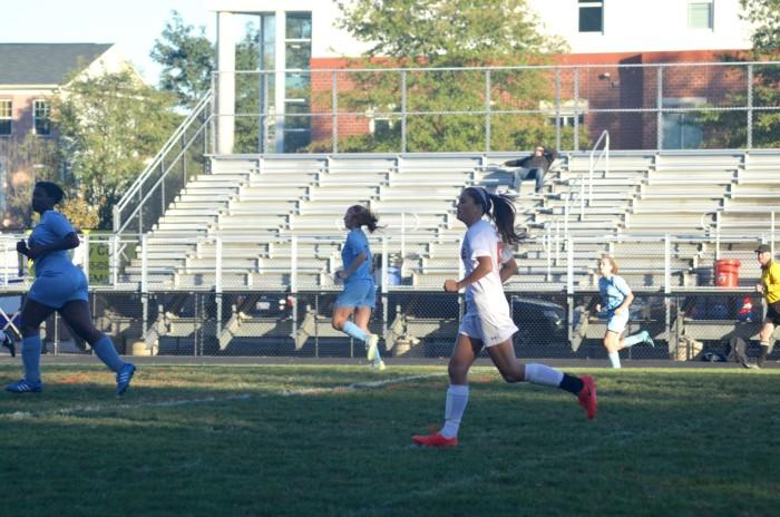 Sophomore Lauren Giron runs towards the ball.